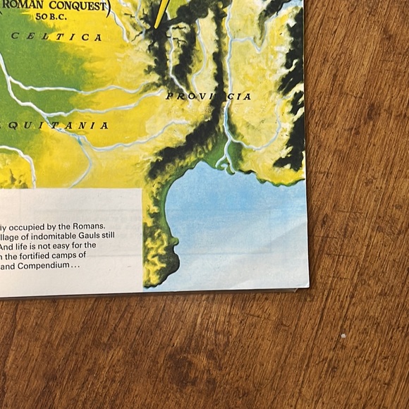 EUC Asterix and The Laurel Wreath Comic (1980) English edition - Picture 5 of 5